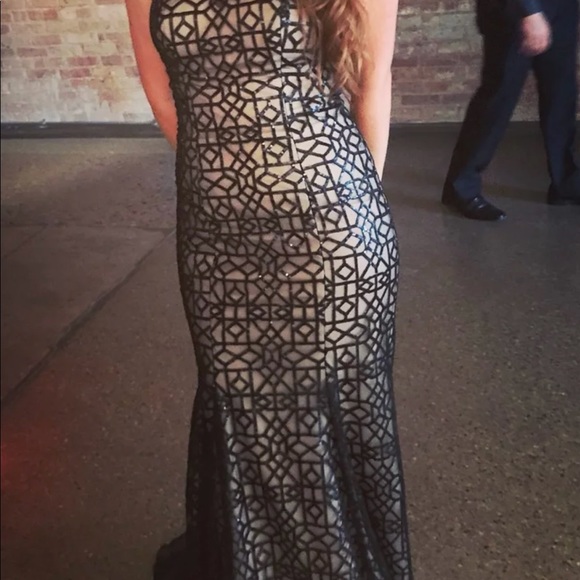 Black and nude evening gown perfect for prom!! - Picture 3 of 4